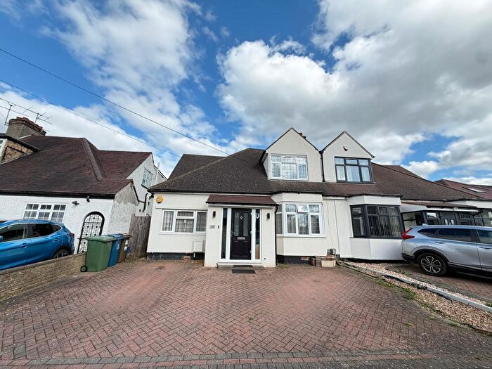 5 Bedroom Semi Detached House For Sale In The Glen, Pinner, HA5