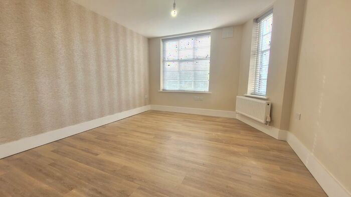 2 Bedroom Flat To Rent In Colney Hatch Lane, London, N10