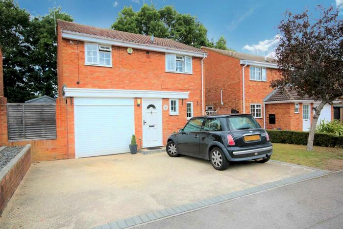4 Bedroom Detached House To Rent In Hardy Avenue, Yateley, GU46