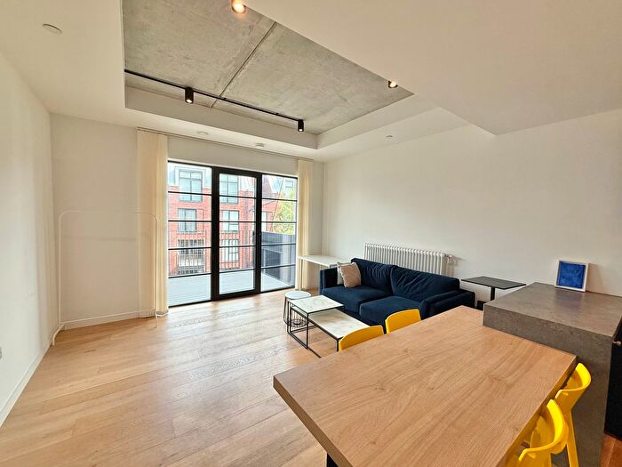 2 Bedroom Flat To Rent In Orchard Place, London, E14