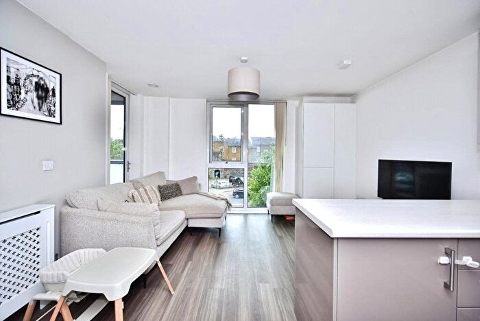 2 Bedroom Flat For Sale In Corporation Street, Rochester, Kent, ME1