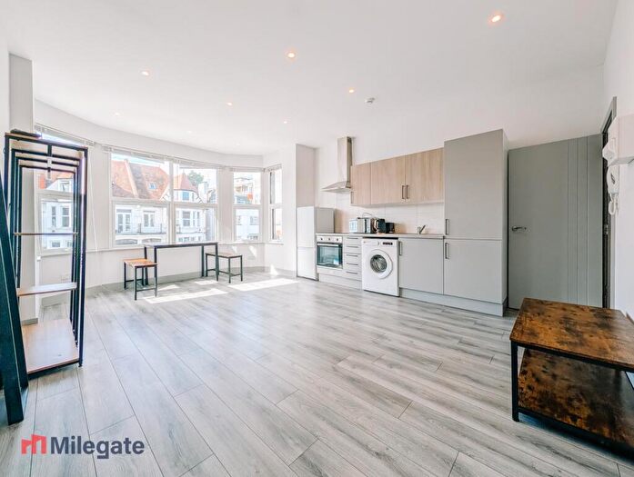 1 Bedroom Flat To Rent In Cobham Road, Westcliff-On-Sea, SS0