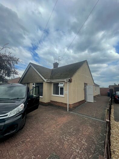 3 Bedroom Bungalow To Rent In Mendip Road, Northampton, NN5