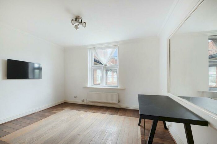 1 Bedroom Flat To Rent In St. Katharines Way, London, E1W