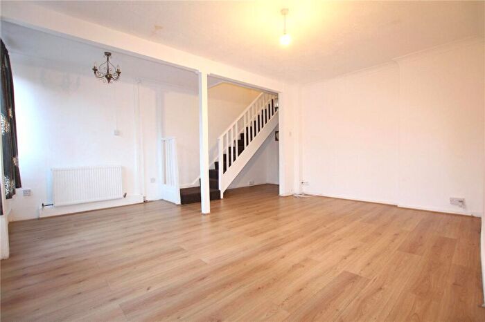 3 Bedroom Property To Rent In East Street, London, SE17