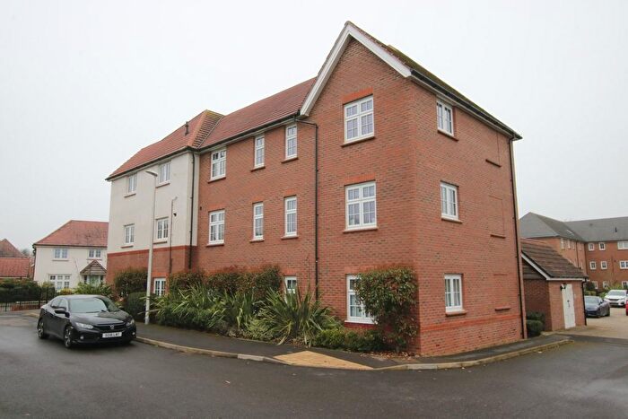 2 Bedroom Flat For Sale In Austen Grove, Arborfield Green, Reading, RG2