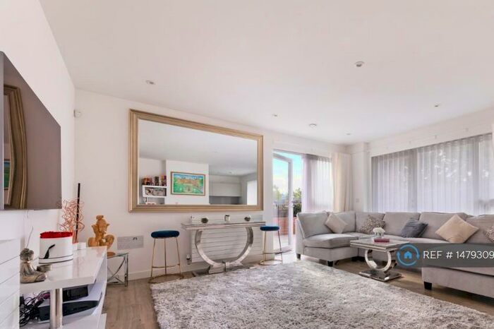 2 Bedroom Flat To Rent In Purbeck Gardens, Lower Sydenham, SE26