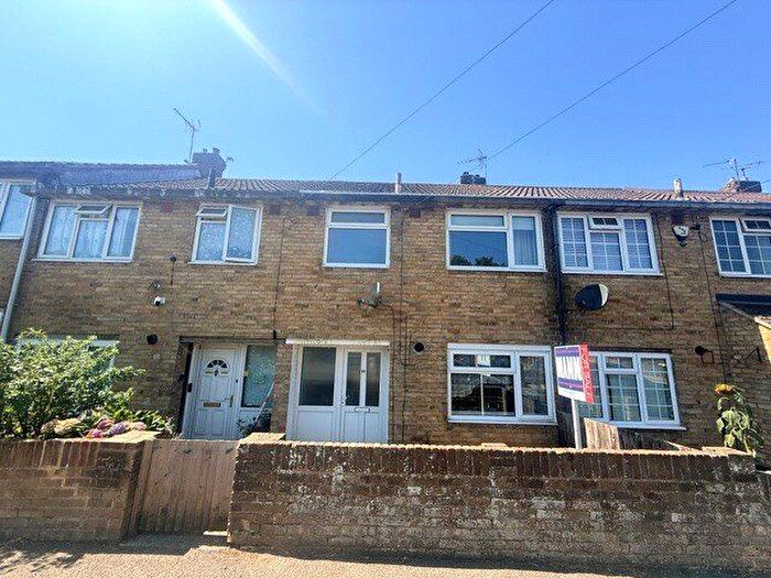 2 Bedroom Terraced House For Sale In Yarrow Road, Chatham, Kent, ME5
