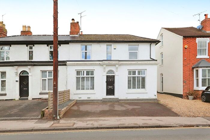 3 Bedroom Semi-detached House For Sale In Chester Road North, Kidderminster, DY10