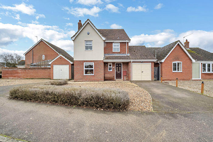 3 Bedroom Detached House For Sale In Shickle Place, Hopton, IP22