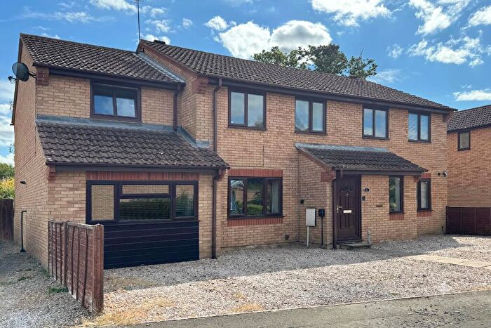 4 Bedroom Semi Detached House For Sale In Lumley Close, Grange Park, Swindon, SN5