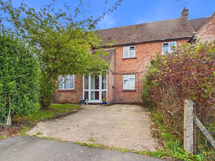 4 Bedroom Semi-Detached House For Sale In Pond Close, Winchmore Hill, Amersham, Buckinghamshire, HP7