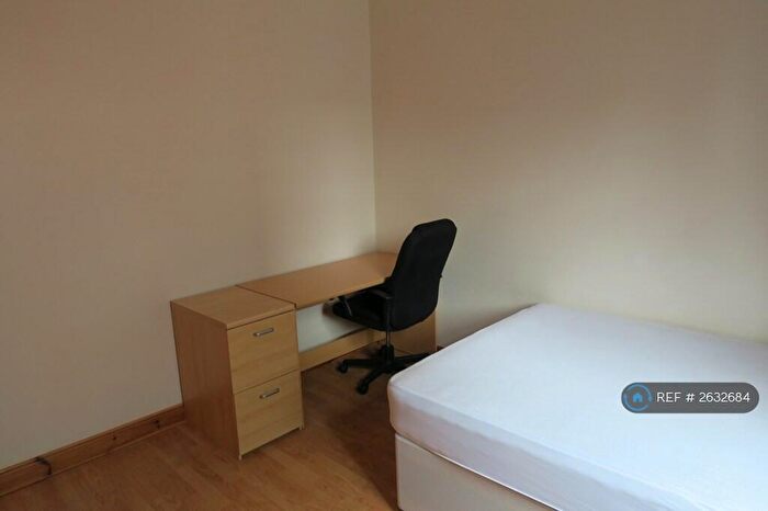 2 Bedroom Flat To Rent In Bon Accord Terrace, Aberdeen, AB11