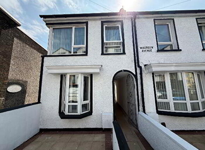 3 Bedroom End TownHouse For Sale In A Maureen Avenue, L'Derry, BT48