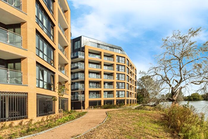 2 Bedroom Flat To Rent In Trent Lane, Nottingham, NG2