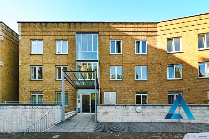 3 Bedroom Apartment To Rent In Dundee Wharf, Three Colt Street, E14