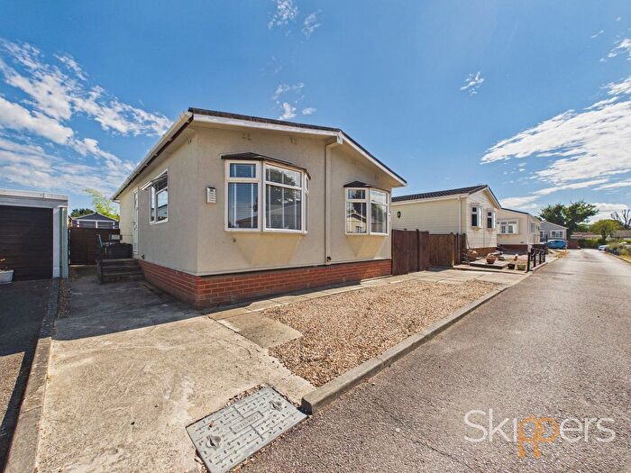 2 Bedroom Park Home For Sale In Shirkoak Park, Woodchurch, TN26