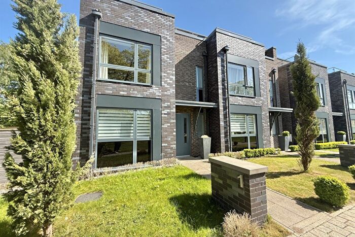 5 Bedroom Semi-Detached House To Rent In Kensal Drive, Manchester, M20