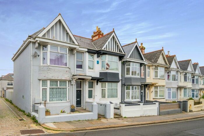 3 Bedroom Flat To Rent In Mount Gould Road, Plymouth, PL4