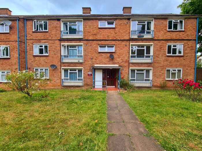 2 Bedroom Flat To Rent In Brading Crescent, London, E11