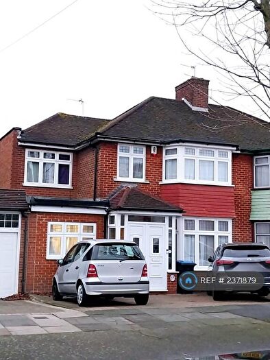 5 Bedroom Semi-Detached House To Rent In North Way, London, NW9