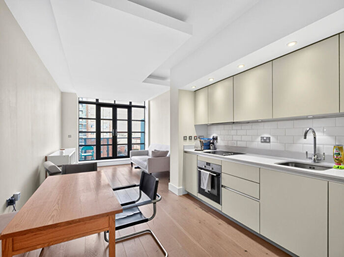 2 Bedroom Apartment To Rent In Chatham Place, London, E9