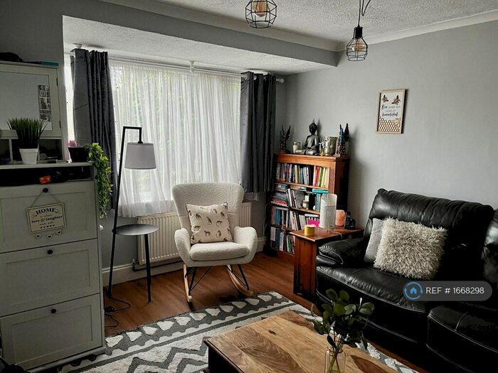 3 Bedroom End Of Terrace House To Rent In Thirlmere Avenue, Tilehurst, Reading, RG30