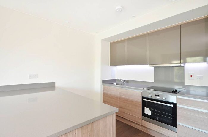 1 Bedroom Flat To Rent In Enterprise Way, Wandsworth, London, SW18