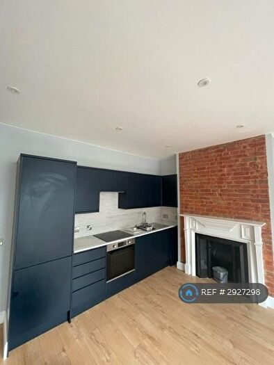 2 Bedroom Flat To Rent In High Street, Camberley, GU15