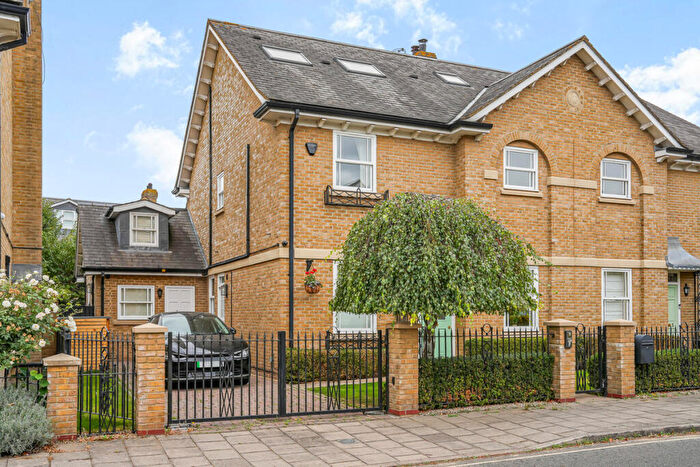 4 Bedroom Semi Detached House For Sale In Cartwright Way, London, SW13