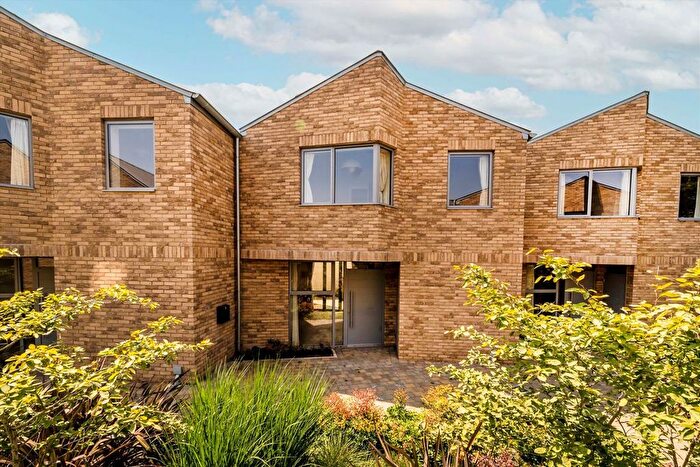 3 Bedroom Property To Rent In Provender Mews, Hanwell, W7