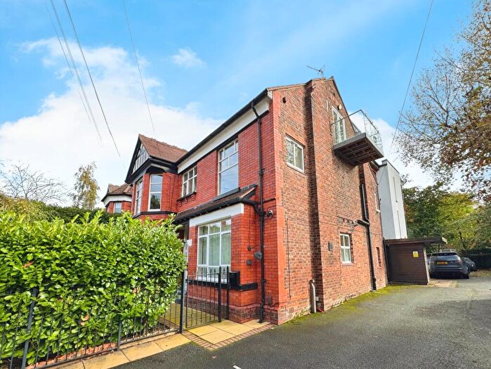 2 Bedroom Flat For Sale In Moorfield Road, West Didsbury, Manchester, M20