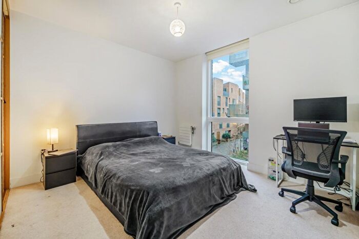 1 Bedroom Flat For Sale In Halyards Court, Brentford, TW8