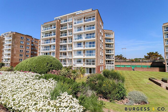 2 Bedroom Flat For Sale In West Parade, Bexhill-On-Sea, TN39