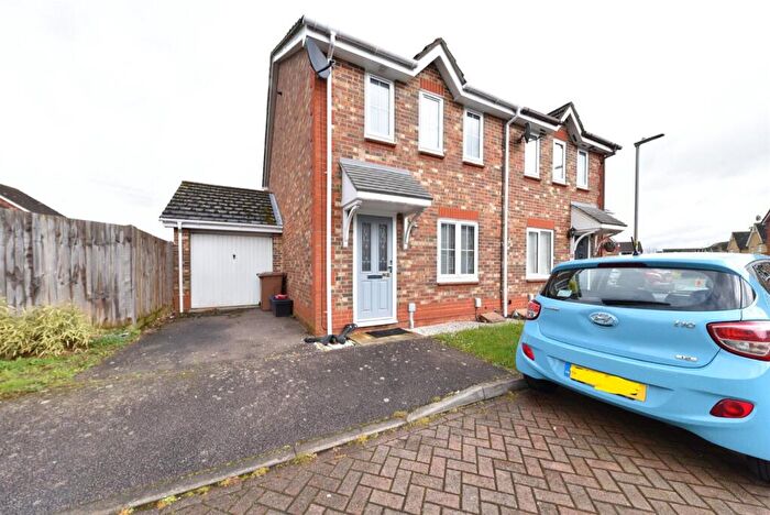 3 Bedroom Semi Detached House To Rent In Tamar Close, Stevenage, SG1