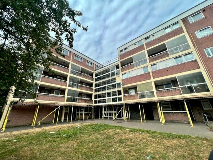 3 Bedroom Flat To Rent In Wimpson Lane, Southampton, Hampshire, SO16