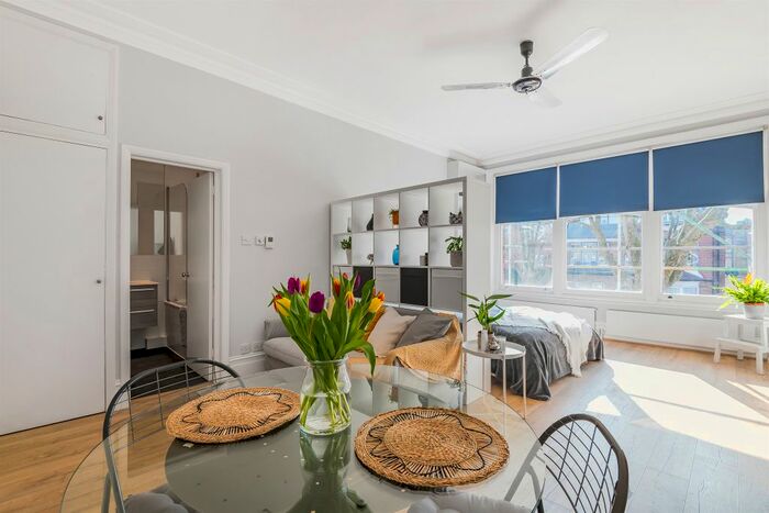 Studio To Rent In Princes Avenue, London, N10