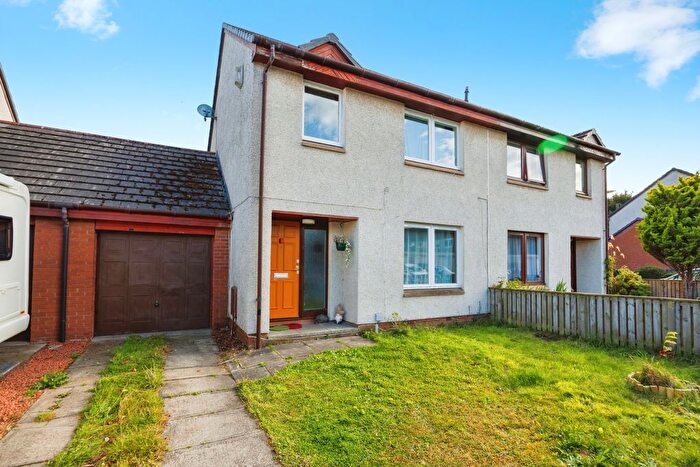 3 Bedroom Semi-Detached House For Sale In Doon Walk, Livingston, EH54