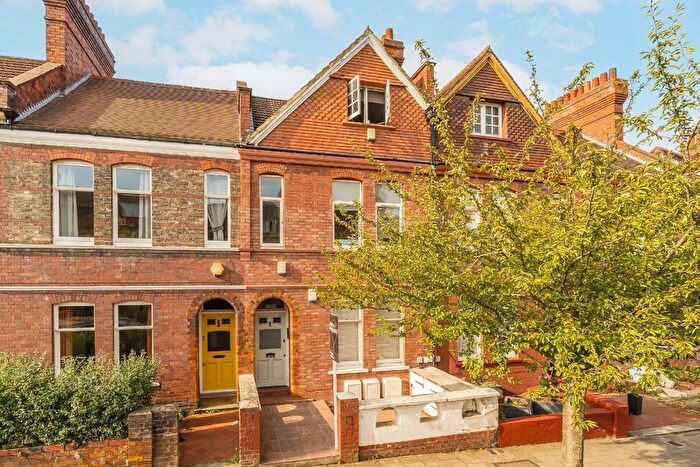 1 Bedroom Flat For Sale In Amesbury Avenue, Streatham, SW2