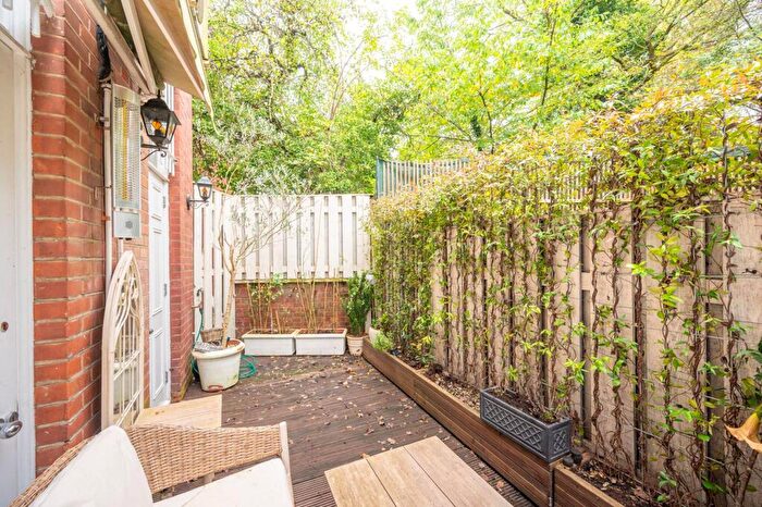 2 Bedroom Flat For Sale In Grosvenor House, Hampstead, London, NW3