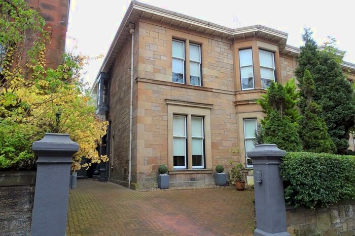 3 Bedroom House To Rent In Spacious Furnished / Bed @ Fergus Drive, ., G20