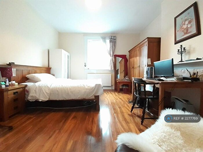 3 Bedroom Flat To Rent In Grange Court Road, Bristol, BS9