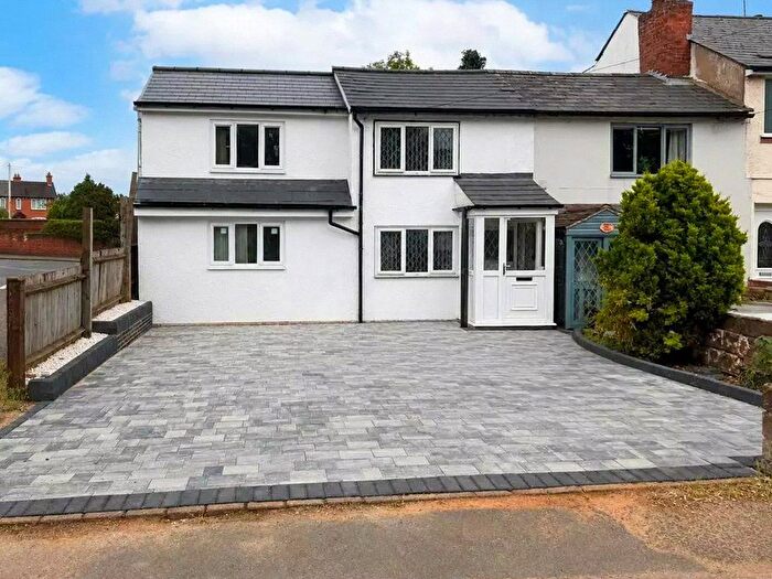 3 Bedroom Semi Detached House To Rent In Birmingham Road, Lickey End, Bromsgrove, Worcestershire, B61