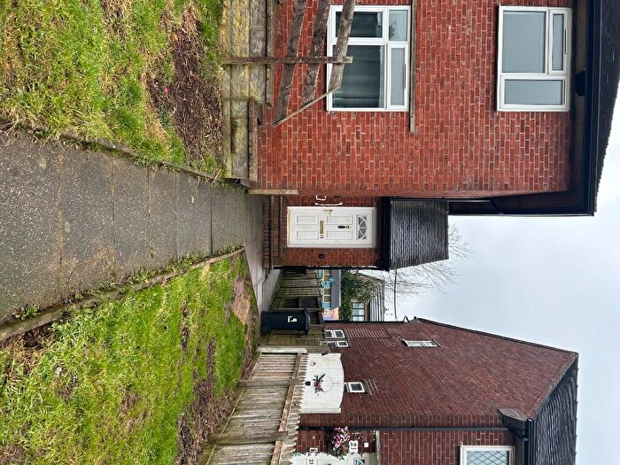 2 Bedroom Flat To Rent In Bridgwood Road, ST11