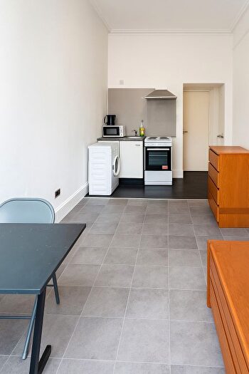 Studio To Rent In Kilburn High Road, London, NW6