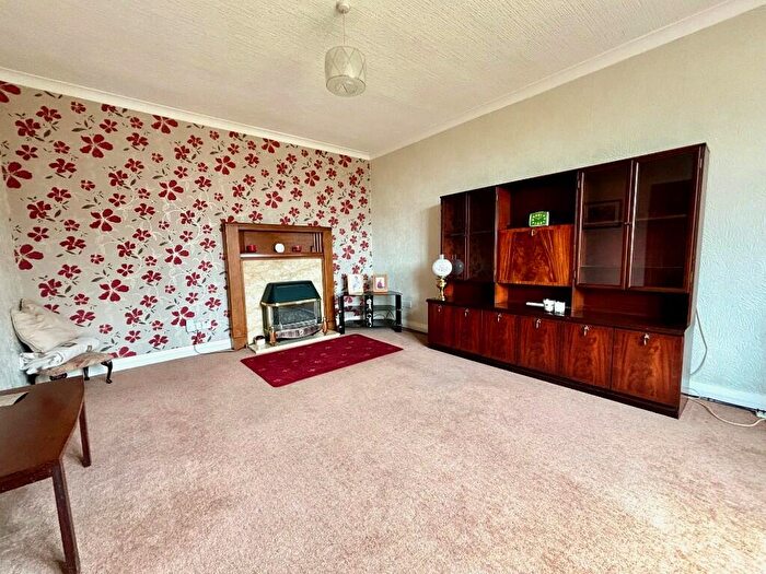 3 Bedroom Semi-Detached House For Sale In Yew Tree Hill, DE4