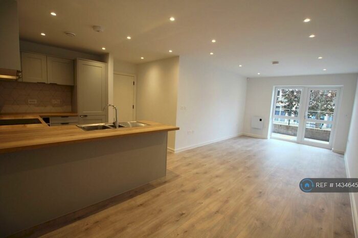 2 Bedroom Flat To Rent In The Law Courts, Poole, BH15