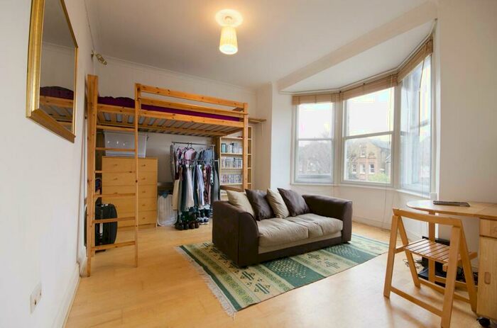 Studio To Rent In Christchurch Avenue, Brondesbury, NW6