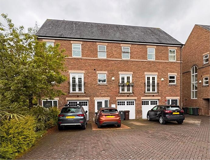 4 Bedroom House To Rent In Carisbrooke Road, Leeds, West Yorkshire, LS16