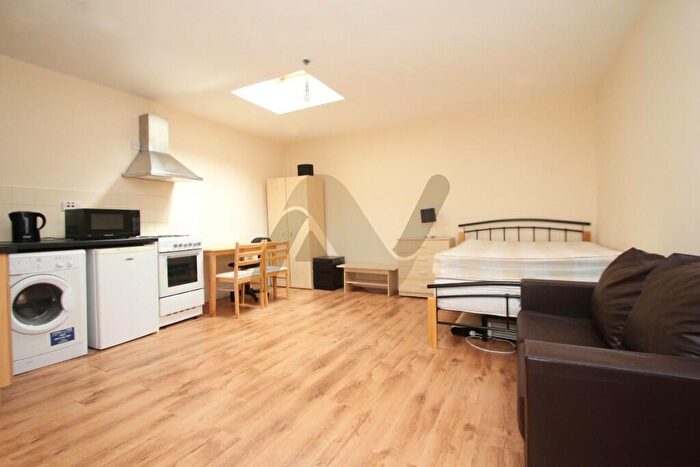 Studio To Rent In Holloway Road, London, N7